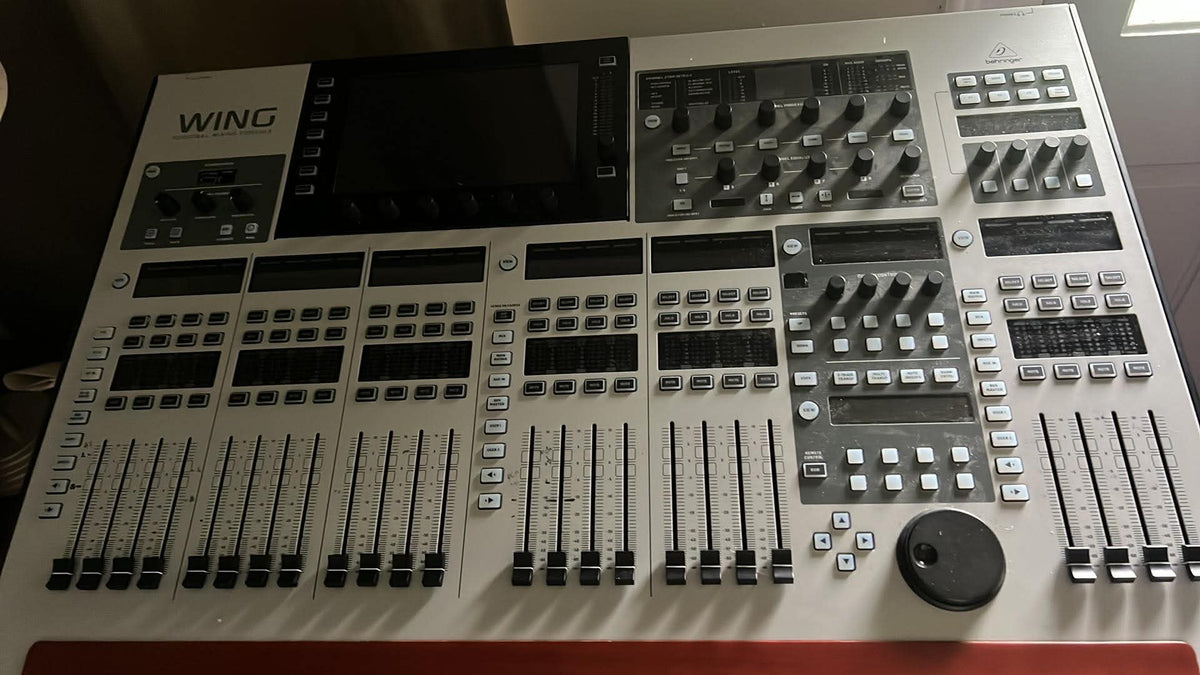 Behringer Wing Desk Console
