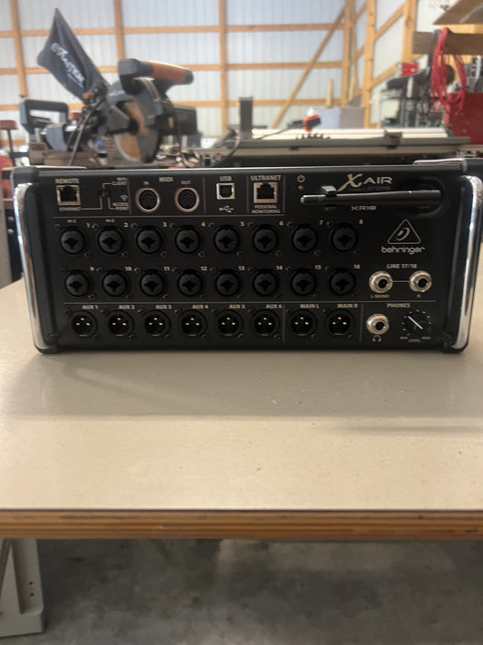 Behringer XR-18